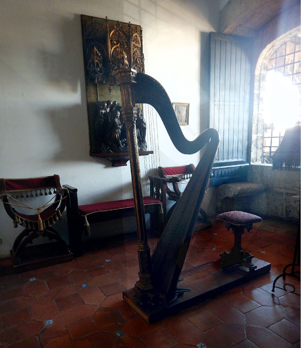 Columbus House harp