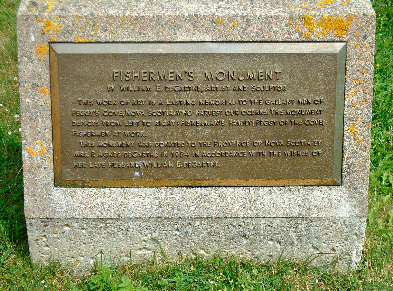 fishermans-monument-plaque-peggys-cove